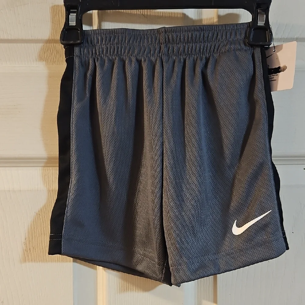 NIKE TODDLER ATHLETIC SHORTS: GRAY/BLACK: NEW WITH TAGS: SIZE 4T